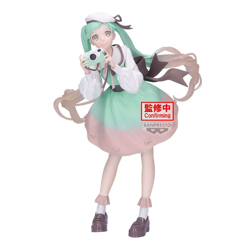 Hatsune Miku HM Miku with Camera Holiday Memories Figure